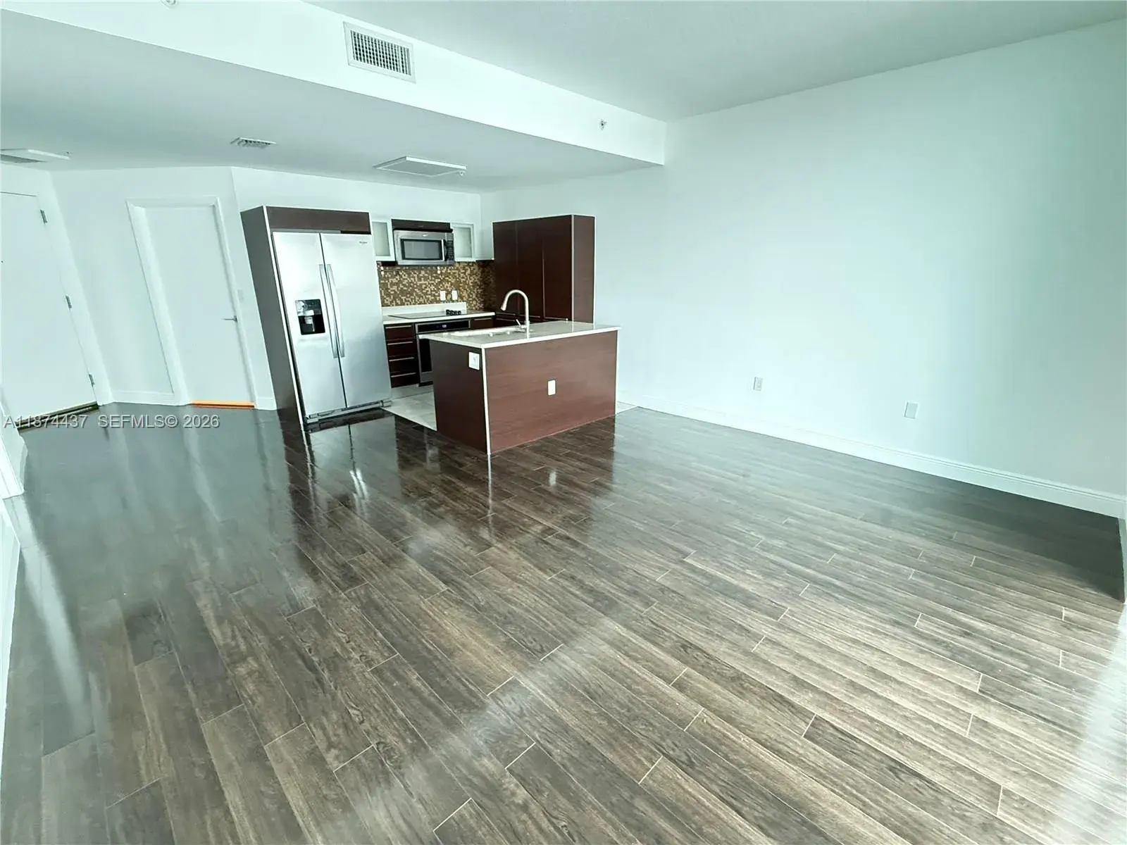 1 bedroom 1 bath Residential Lease for rent at 1900 N Bayshore Dr # 3507, Miami FL 33132