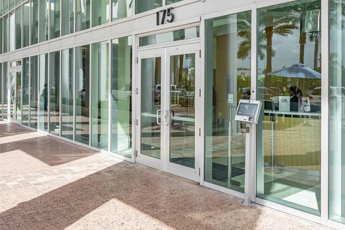 175 SW 7th St # 2003, Miami FL 33130