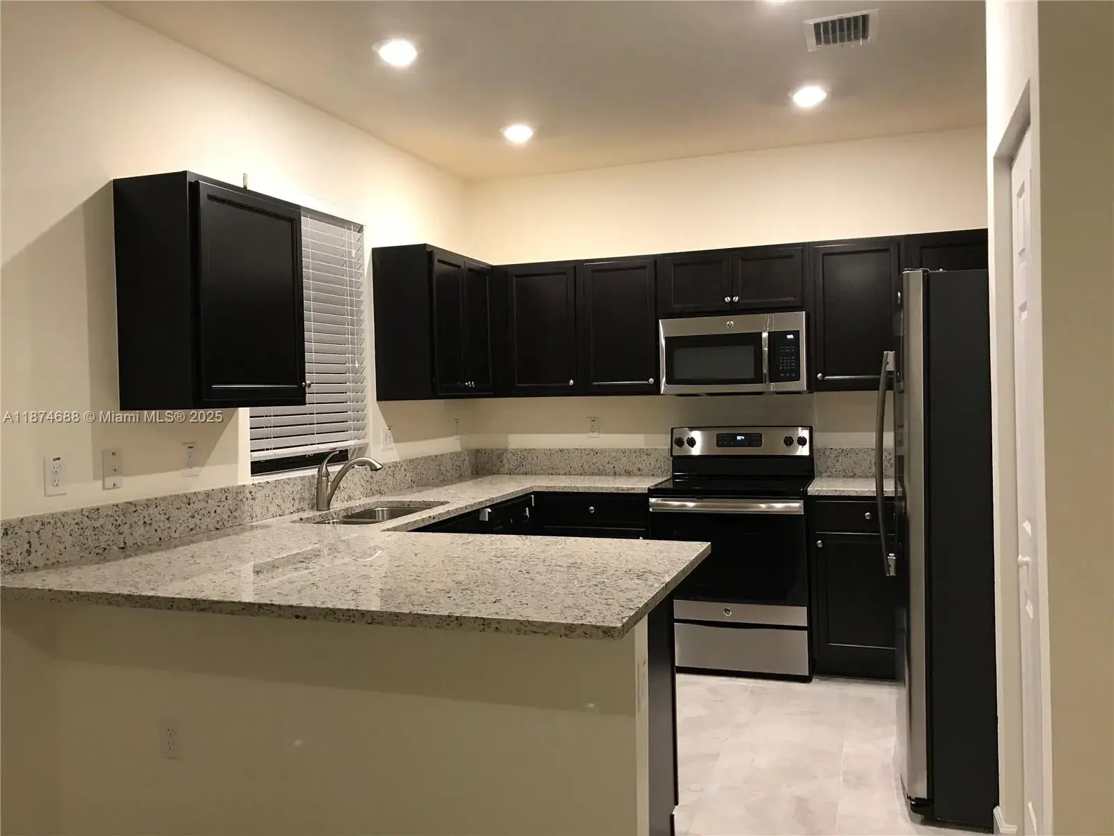 10390 W 33rd Ln, Hialeah FL 33018