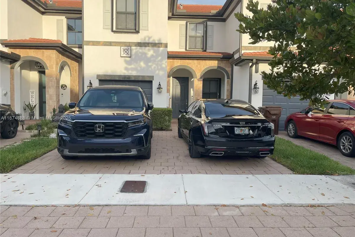 10390 W 33rd Ln, Hialeah FL 33018