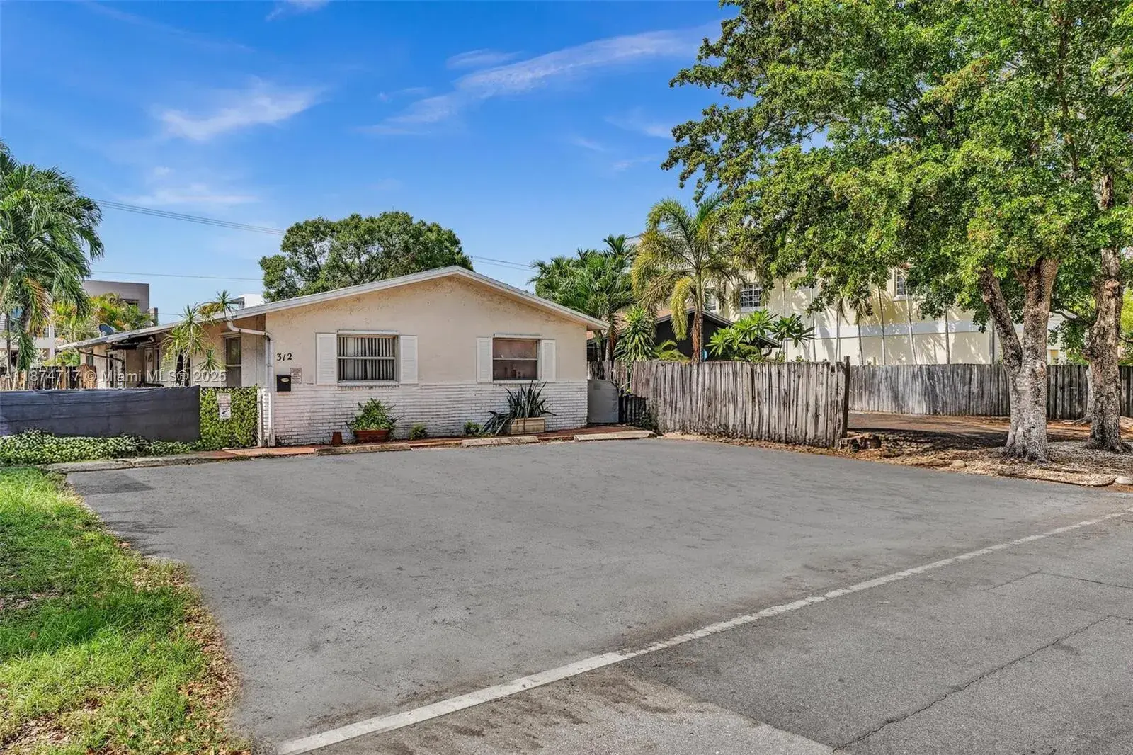 312 SW 9th St, Fort Lauderdale FL 33315