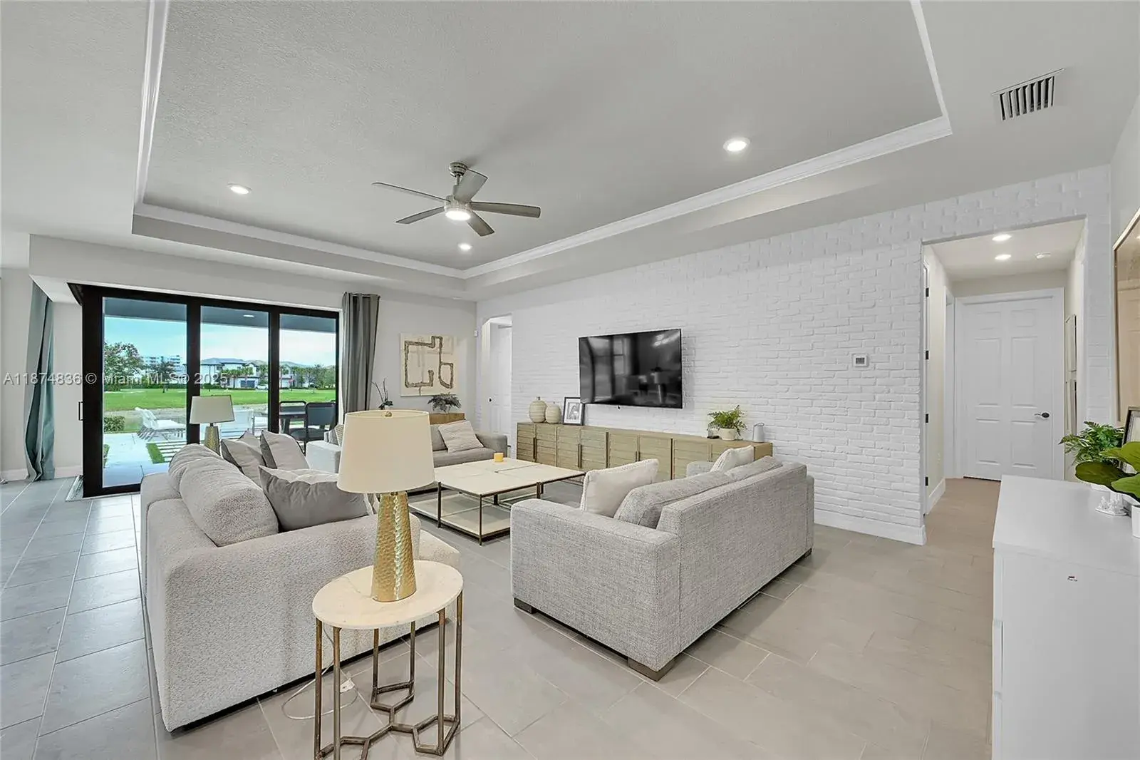 2340 Rollingwood Ct, Oakland Park FL 33309