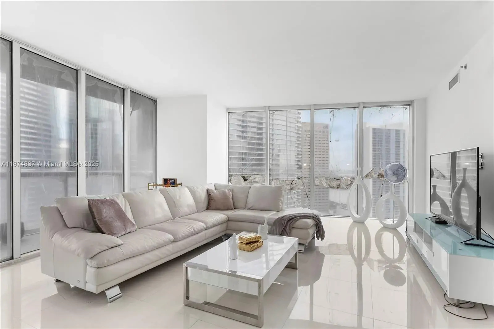 465 Brickell Ave # 2702, Miami FL 33131