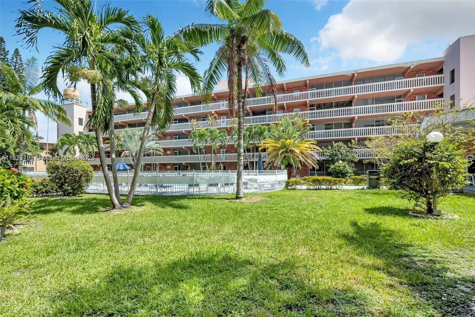 1 bedroom 1 bath Residential for sale at 141 NE 10th Ave # 22C, Hallandale Beach FL 33009