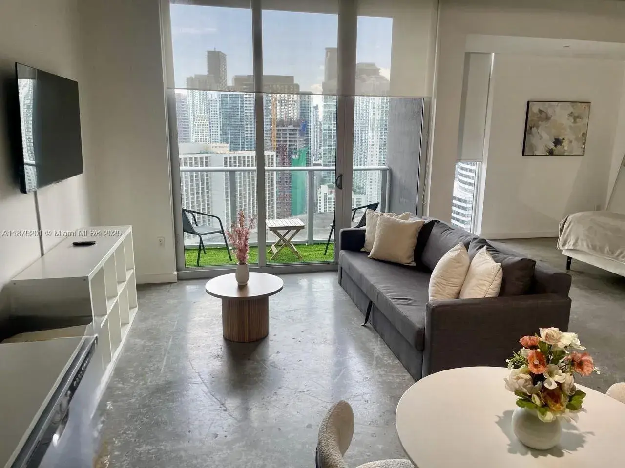 1 bedroom 1 bath Residential for sale at 151 SE 1st St # 2807, Miami FL 33131