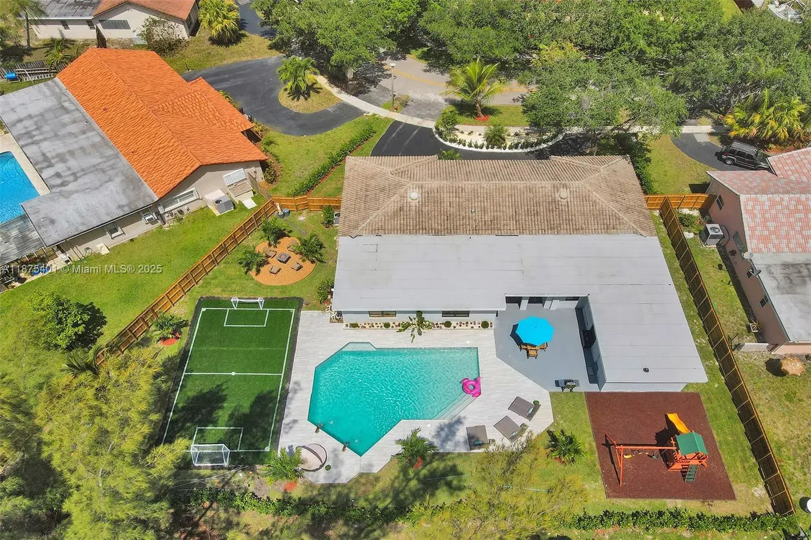 7 bedroom 4 bath Residential for sale at 1960 SW 51st Ter, Plantation FL 33317