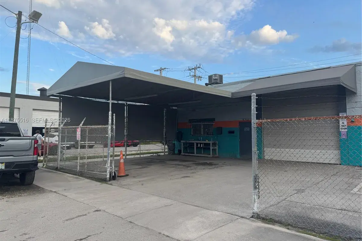 5700 Plunkett, FL 33023