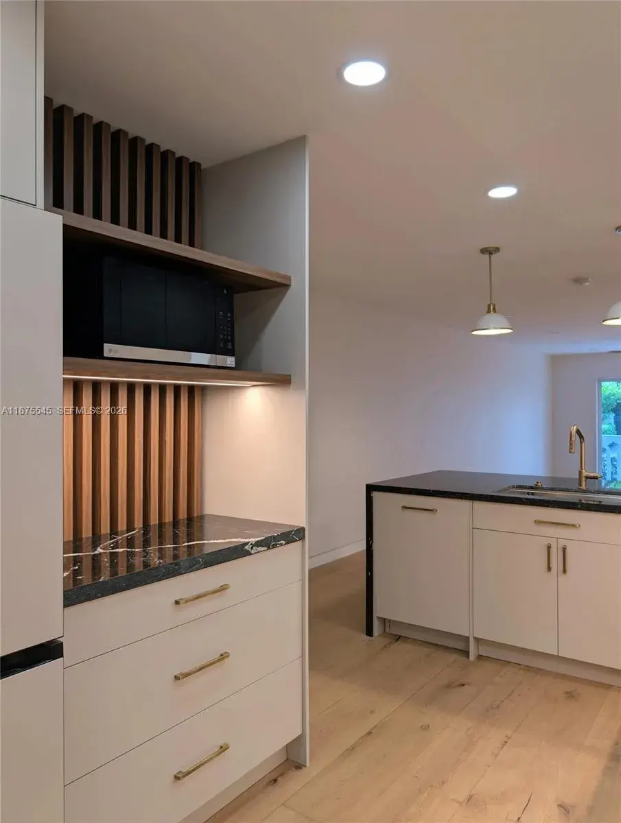 100 Edgewater Dr # 142, Coral Gables FL 33133