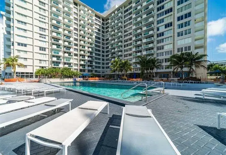 1 bedroom 1 bath Residential for sale at 1200 West Ave # 322, Miami Beach FL 33139