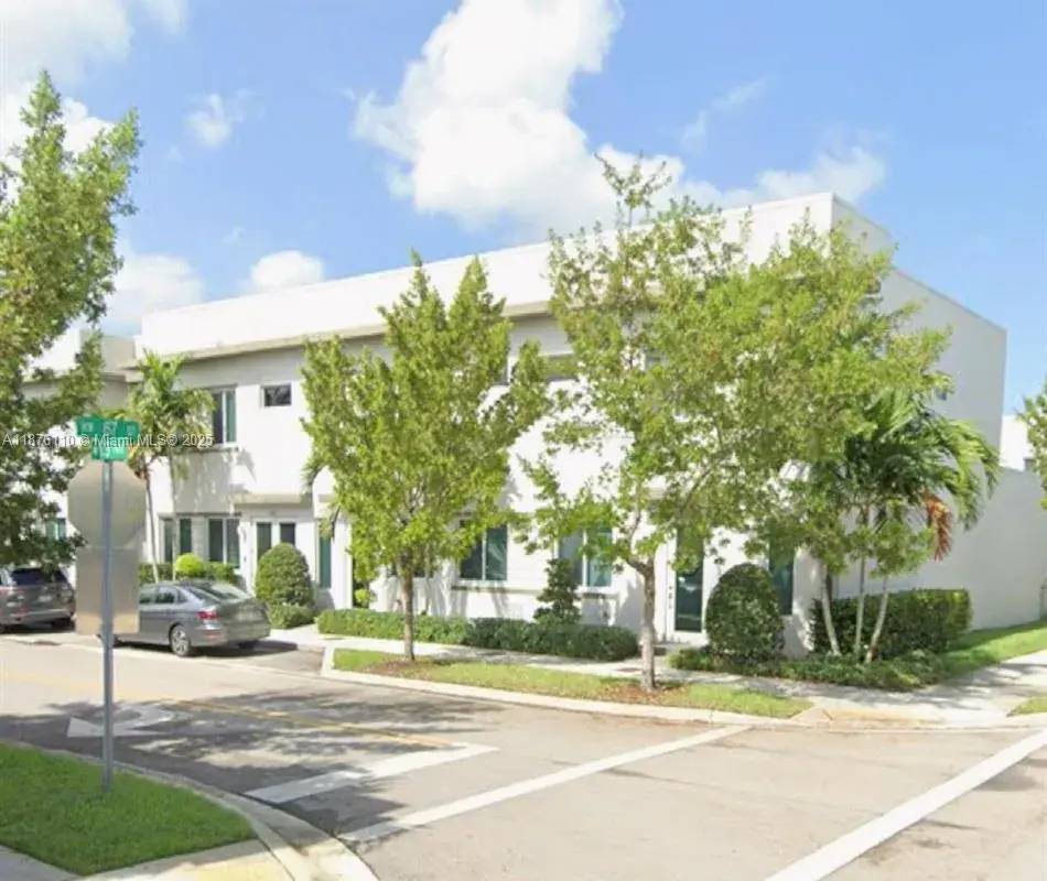 6670 NW 103rd Path # 1, Doral FL 33178