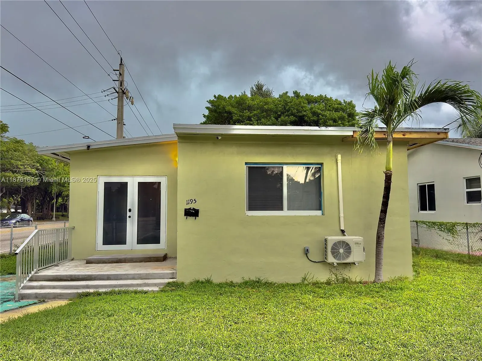 1195 NW 48th St, Miami FL 33127