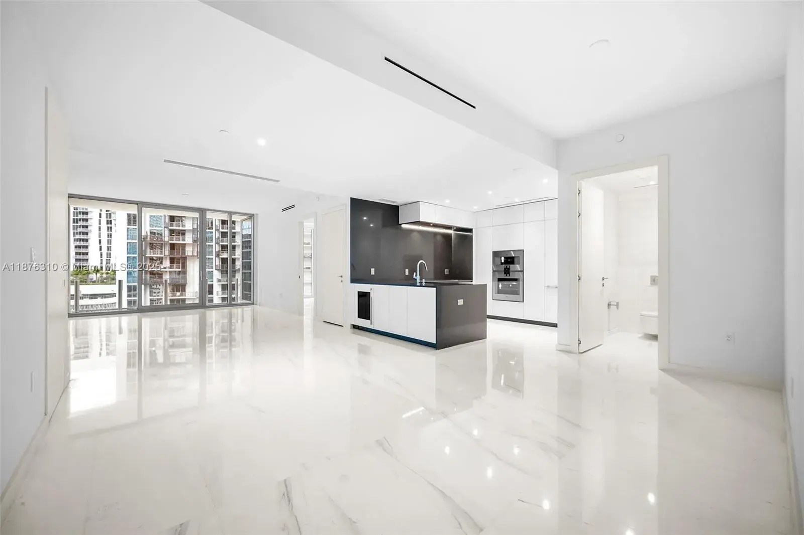 300 Biscayne Blvd Way # 2809, Miami FL 33131