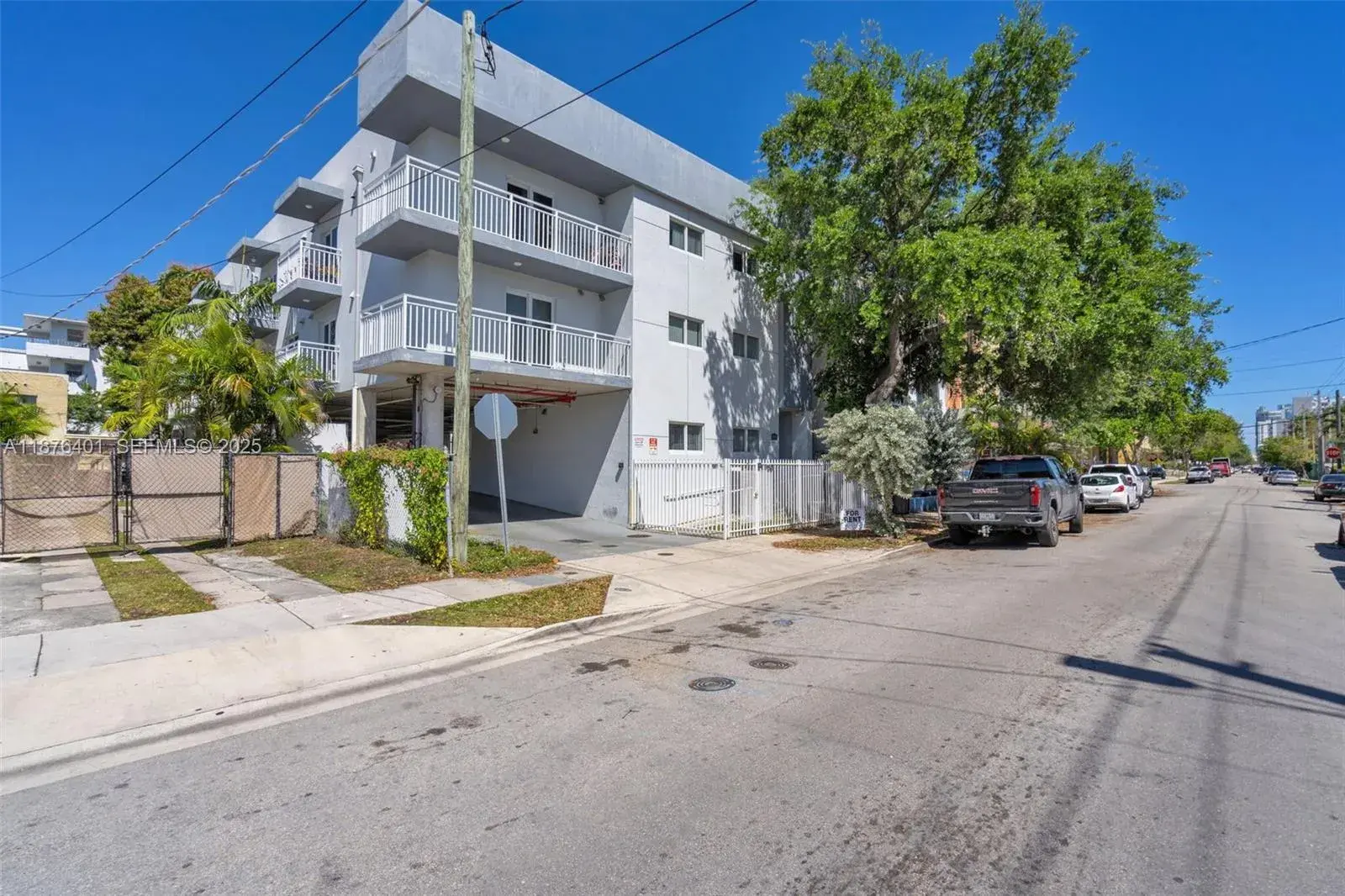 1029 NW 3rd St, Miami FL 33128