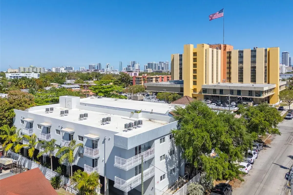 1029 NW 3rd St, Miami FL 33128