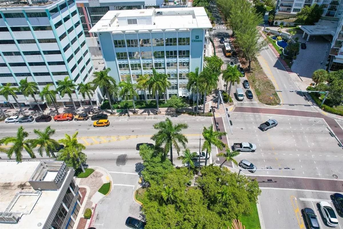 4100 Pine Tree Dr, Miami Beach FL 33140