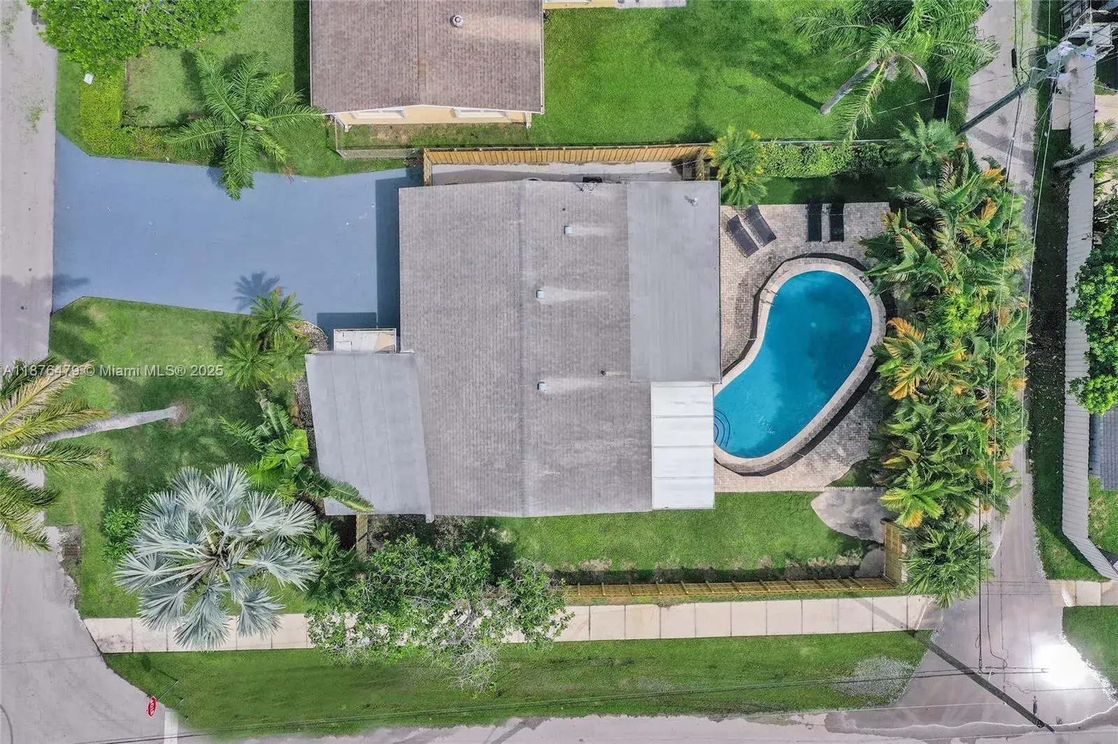3 bedroom 2 bath Residential for sale at 2101 N 15th Ave, Hollywood FL 33020