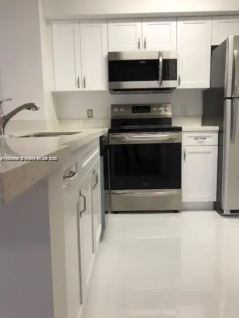 3 bedroom 2 bath Residential Lease for rent at 650 S Park Rd # 5, Hollywood FL 33021