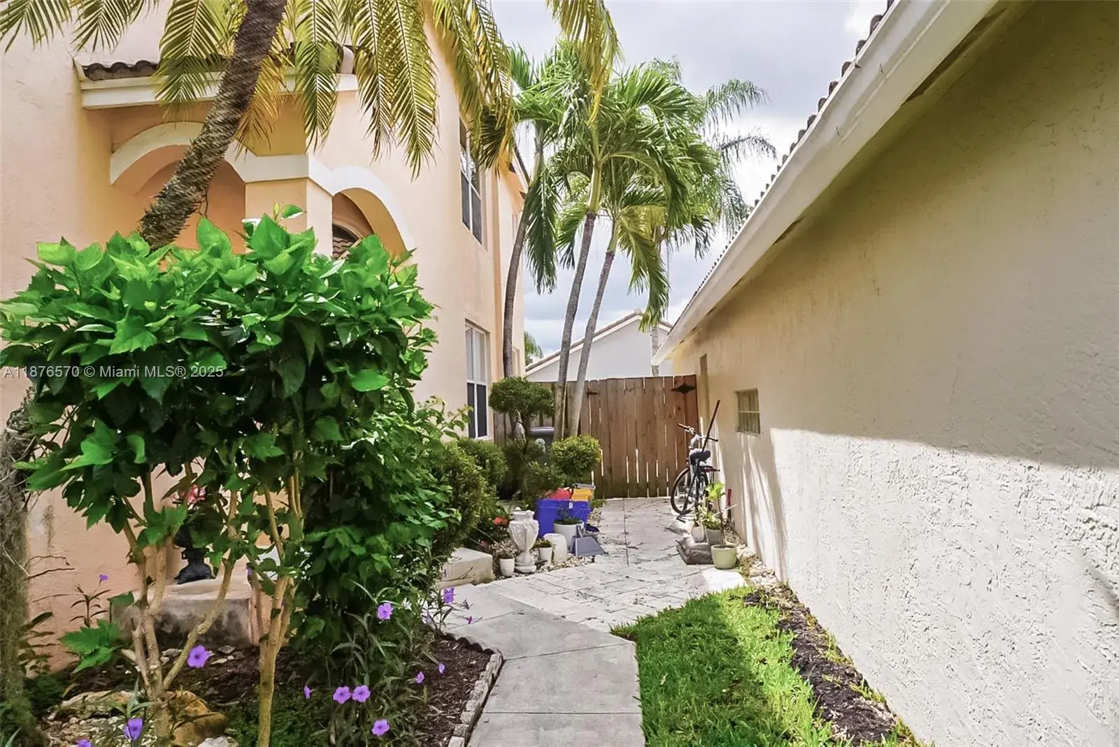 6864 Sugarloaf Key St, Lake Worth FL 33467