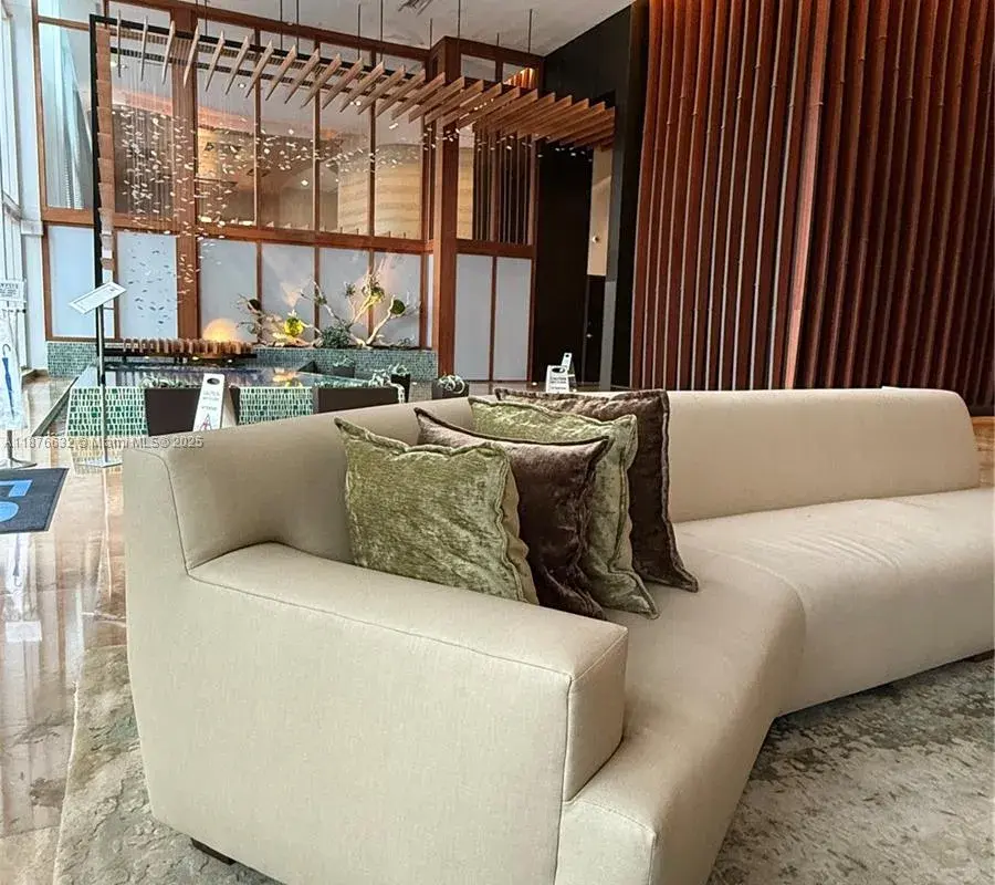 50 Biscayne Blvd # 711, Miami FL 33132