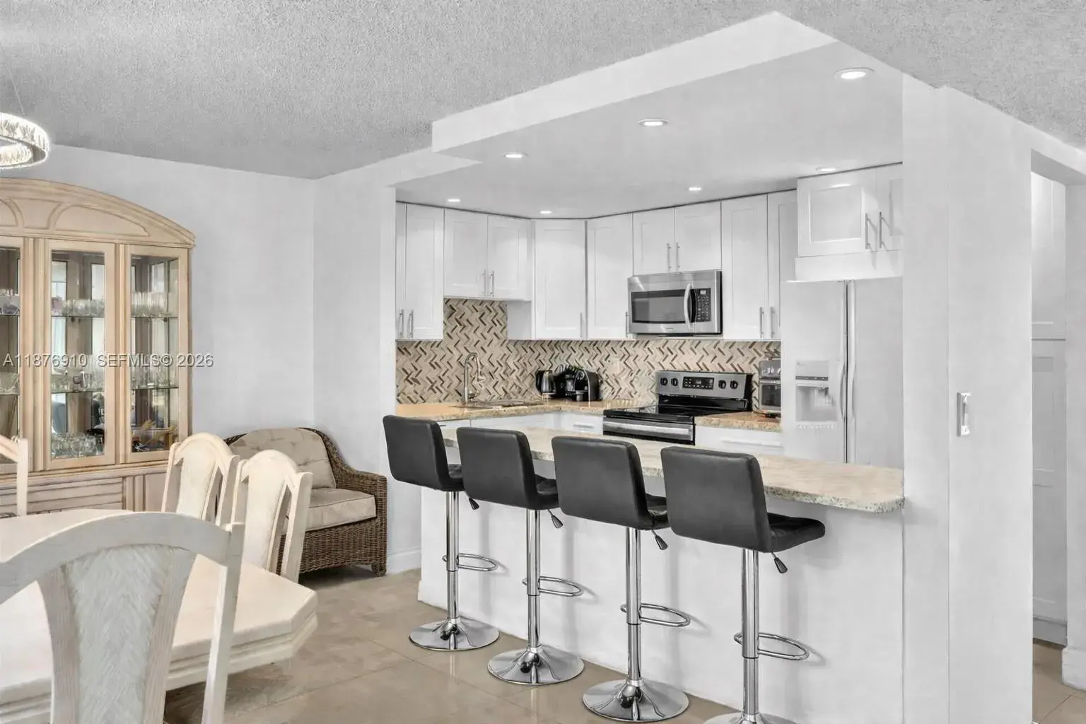 3 bedroom 2 bath Residential Lease for rent at 20401 NE 30th Ave # 8, Aventura FL 33180