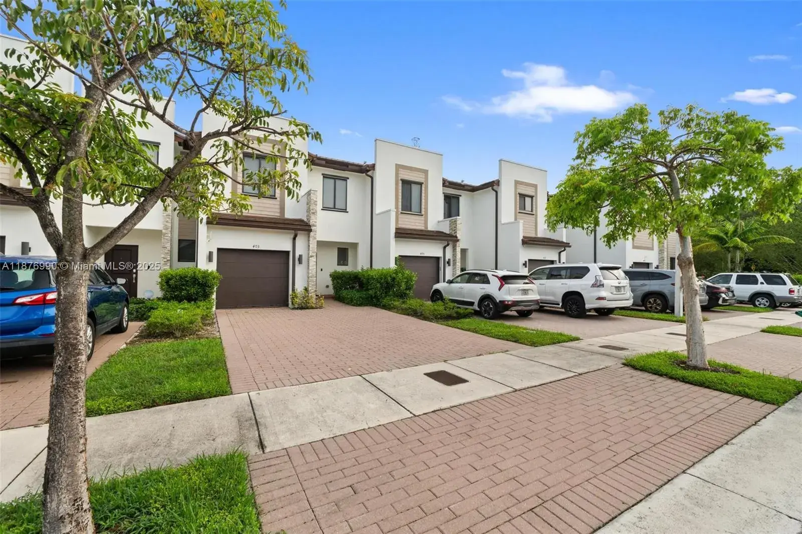 403 NE 212th St, Miami FL 33179