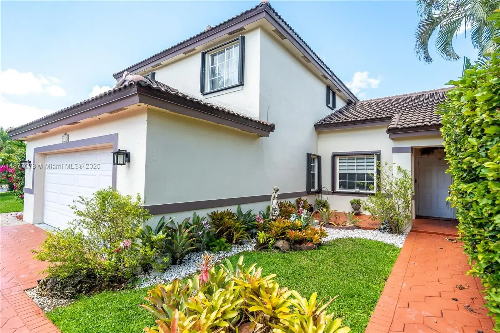 4 bedroom 3 bath Residential for sale at 15905 SW 83rd Ter, Miami FL 33193