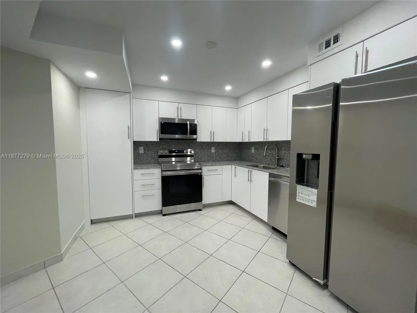 3180 S Ocean Dr # 520, Hallandale Beach FL 33009