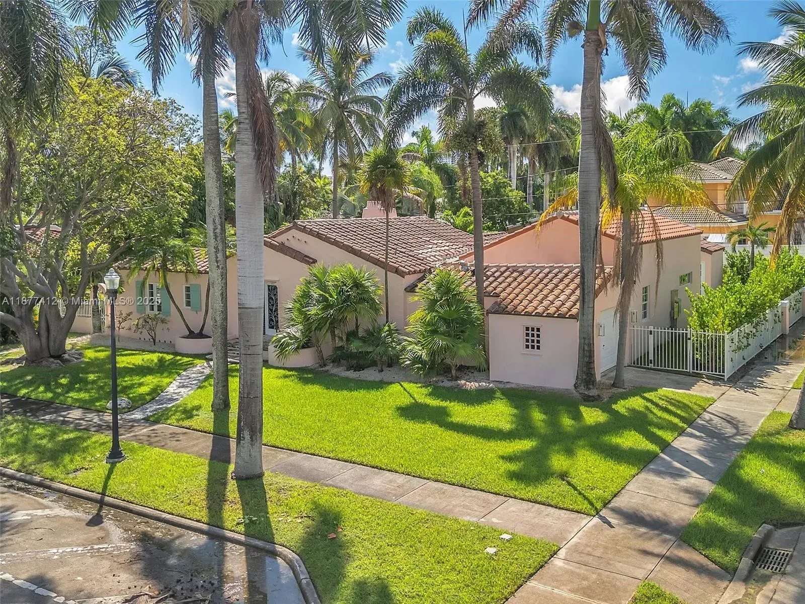4 bedroom 5 bath Residential Lease for rent at 856 Tyler St, Hollywood FL 33019