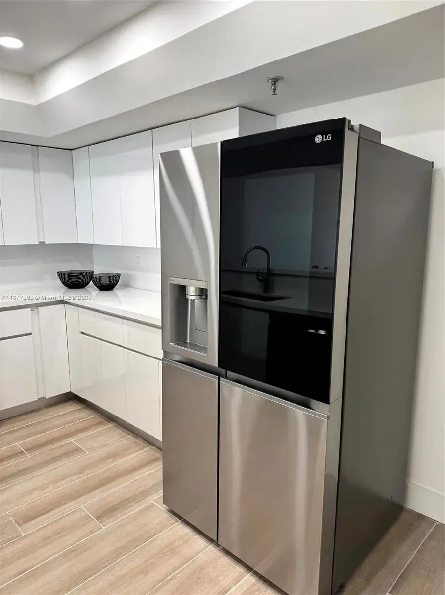 520 Brickell Key Dr # A913, Miami FL 33131