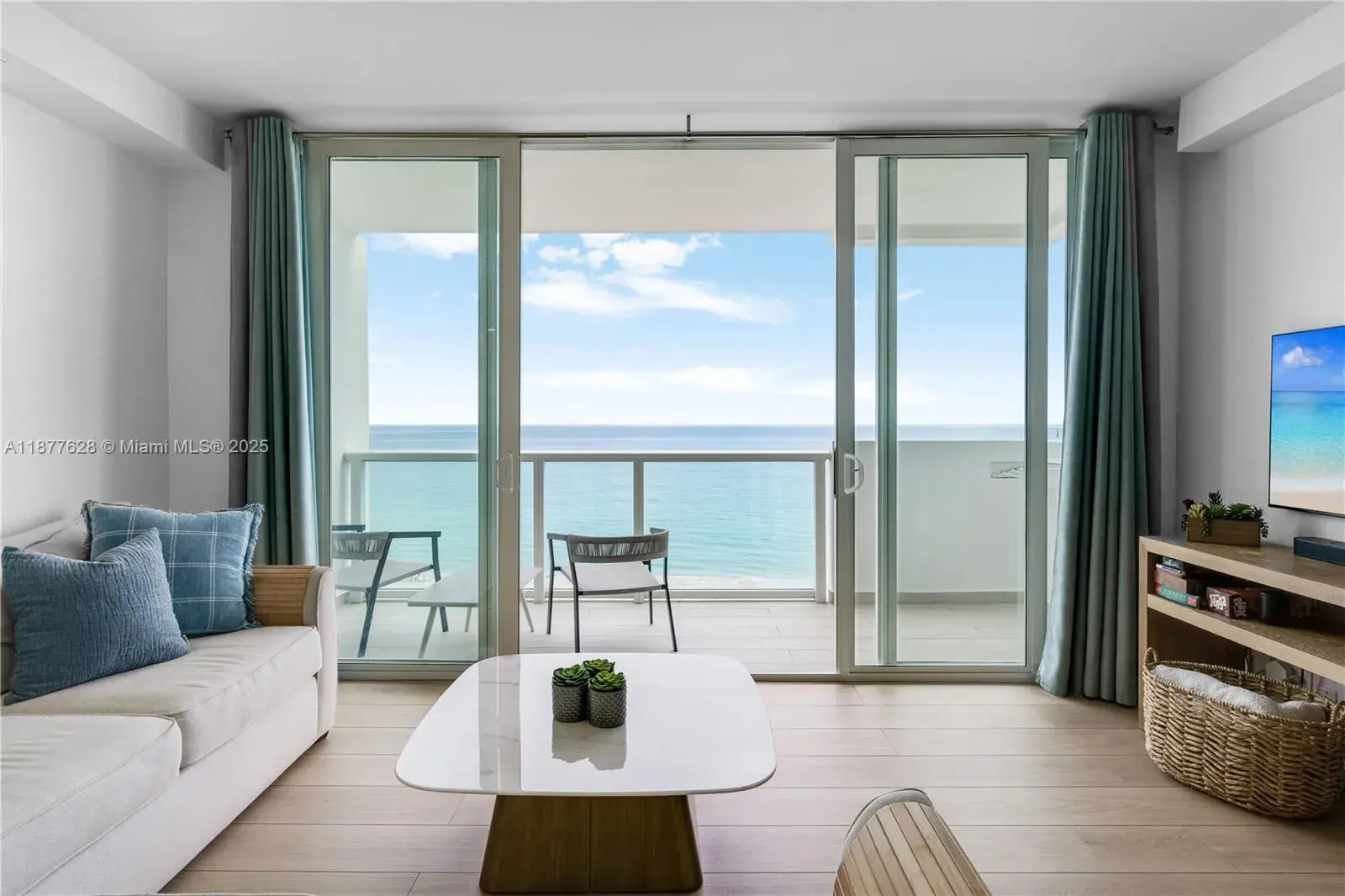 1 bedroom 1 bath Residential for sale at 5601 Collins Ave # 1011, Miami Beach FL 33140