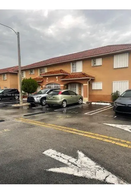 2485 W 76th St # 201, Hialeah FL 33016