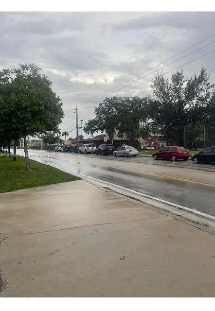 2485 W 76th St # 201, Hialeah FL 33016