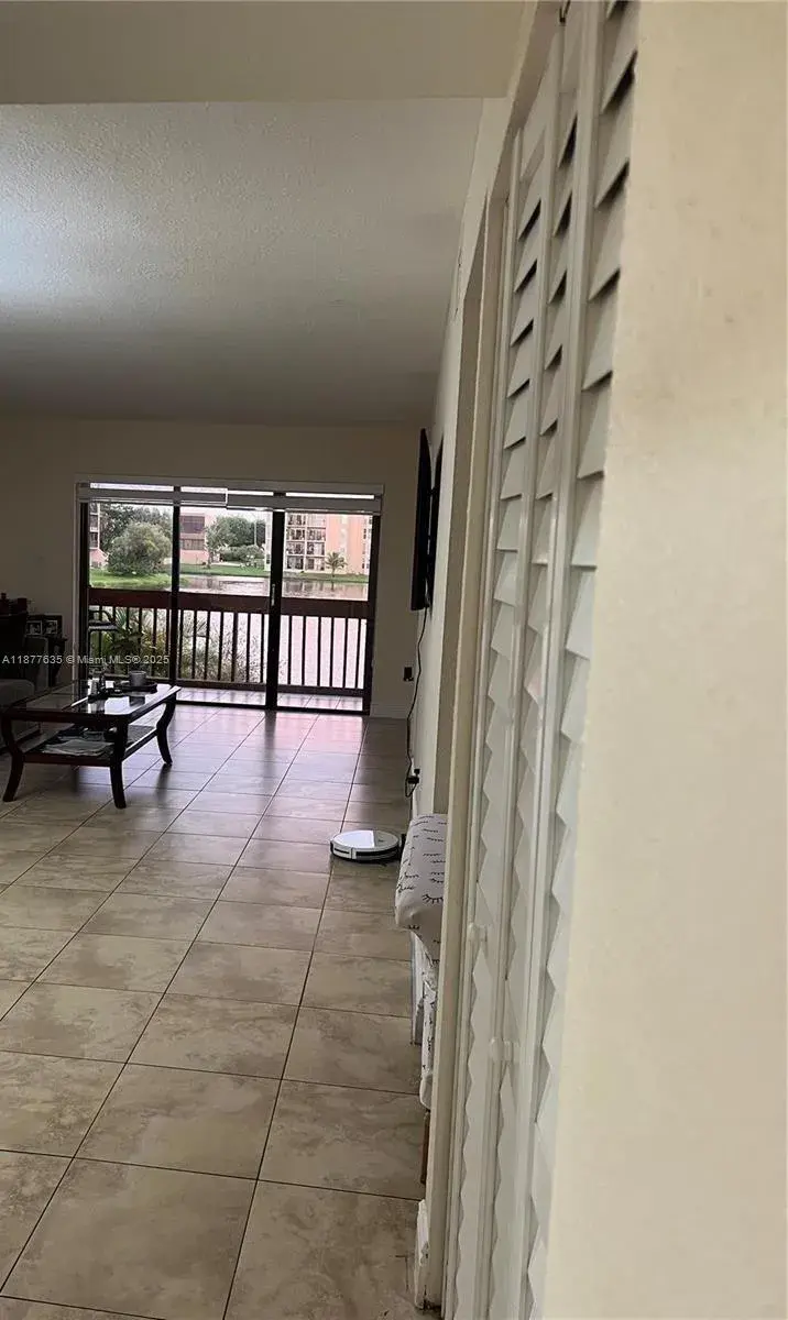 8875 Fontainebleau Blvd # 203, Miami FL 33172