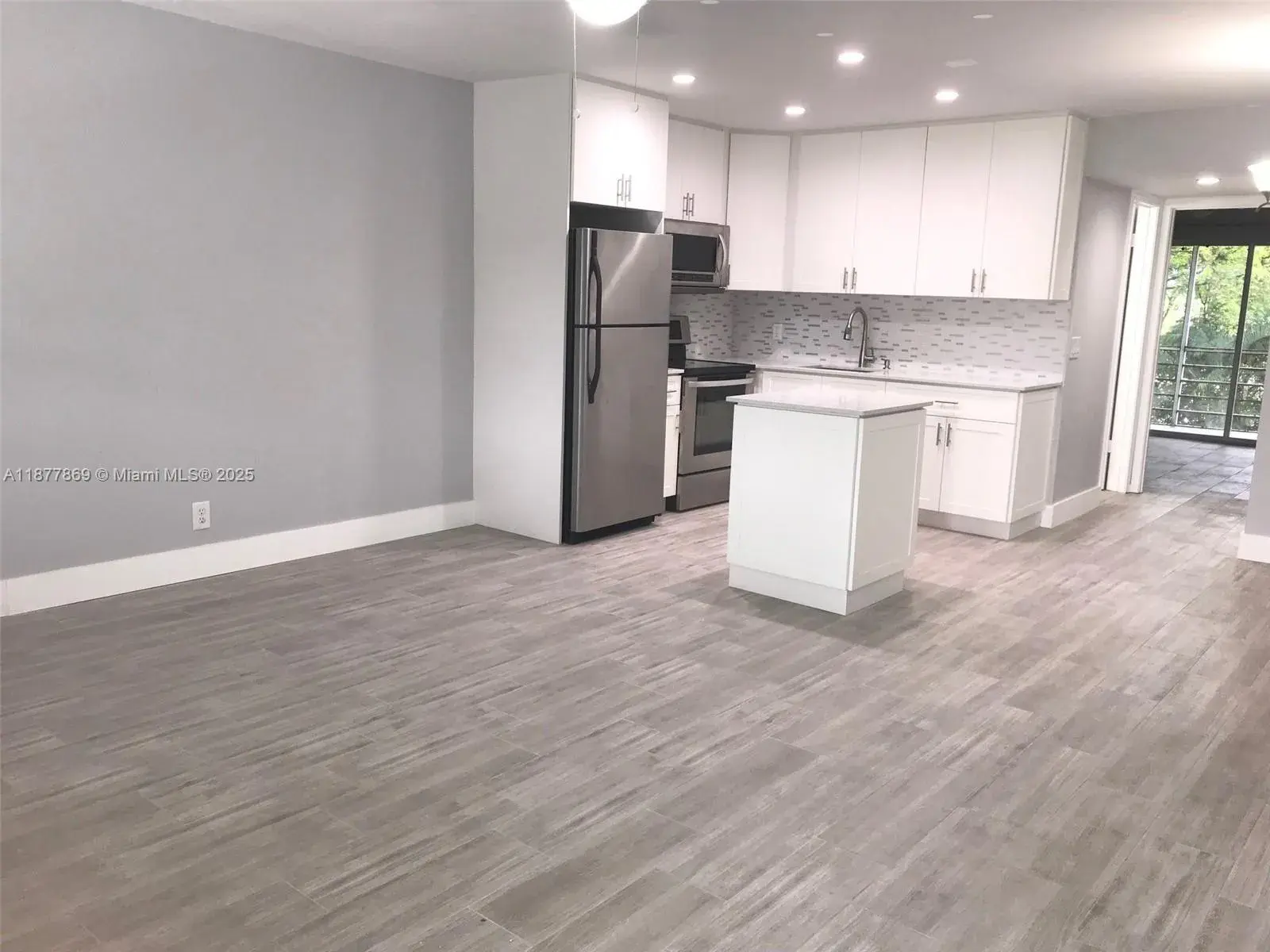 1 bedroom 1 bath Residential for sale at 17 Keswick A # 17, Deerfield Beach FL 33442