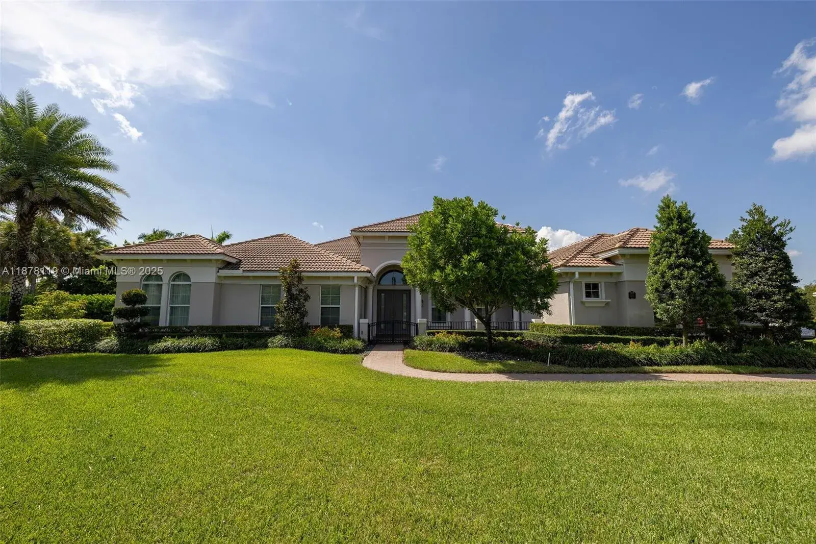 5795 N Sterling Ranch Dr, Davie FL 33314