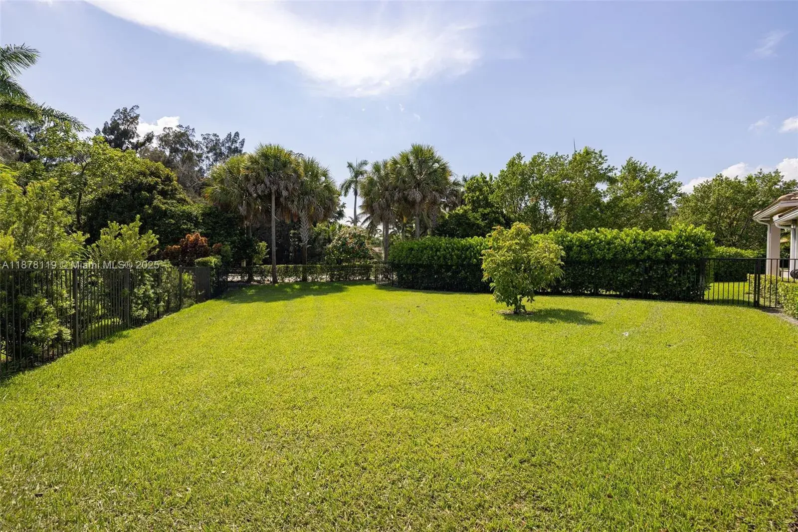 5795 N Sterling Ranch Dr, Davie FL 33314