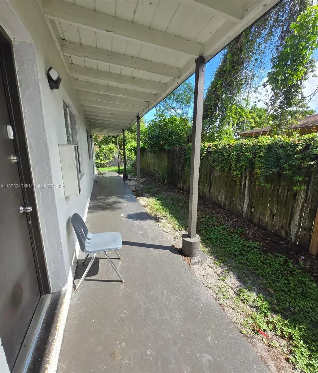 1 bedroom 1 bath Residential Lease for rent at 3971 SW 12th Pl # 2, Fort Lauderdale FL 33312