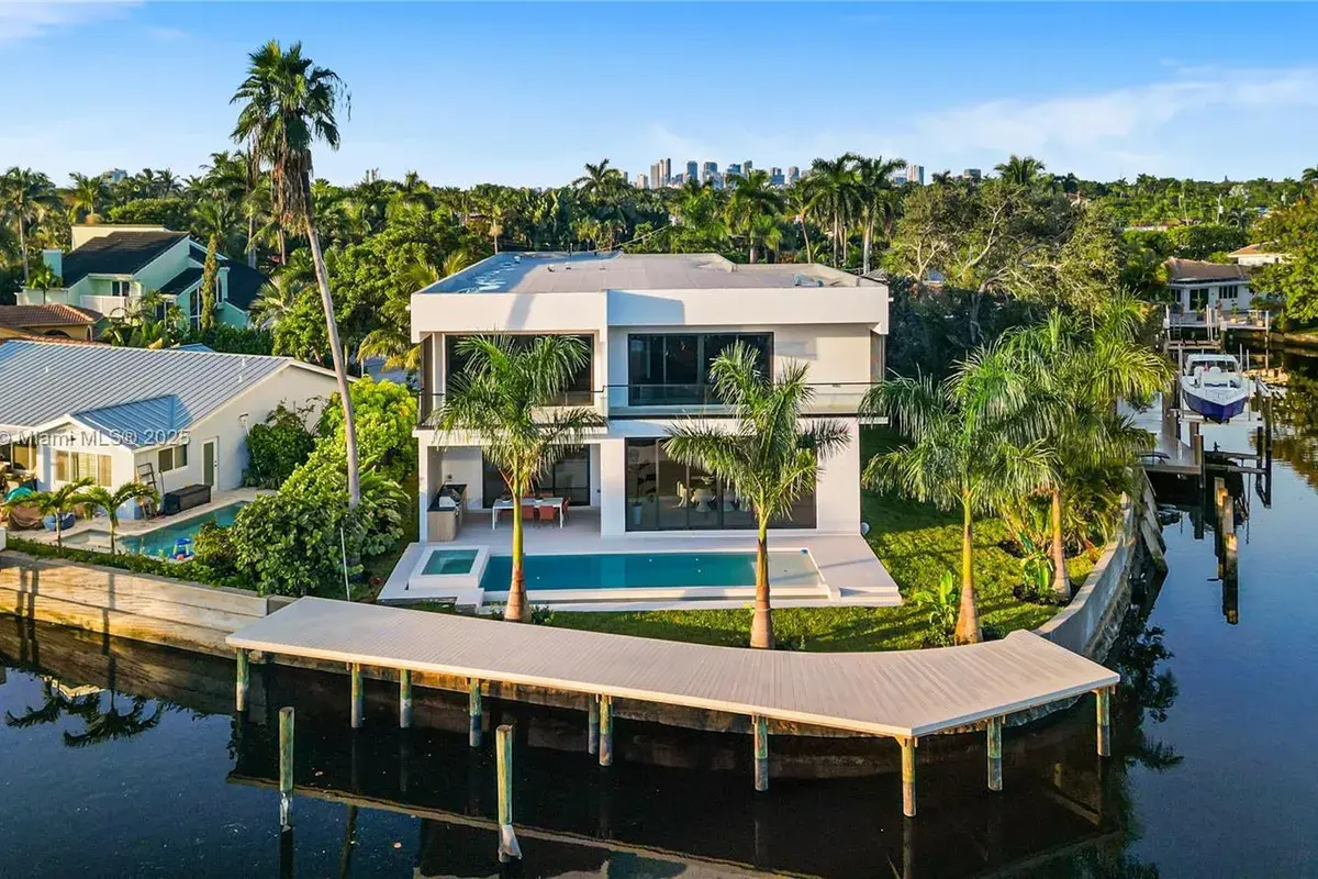 2033 NE 22nd St, Wilton Manors FL 33305