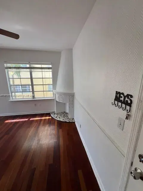 610 8th St # 203, Miami Beach FL 33139
