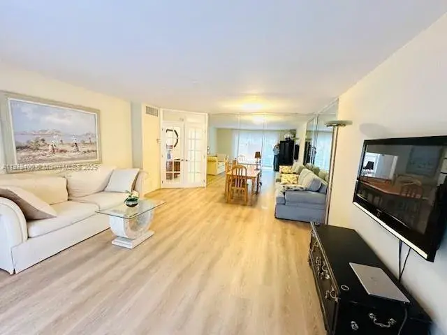 1 bedroom 1 bath Residential Lease for rent at 500 NE 14th Ave # 204, Hallandale Beach FL 33009