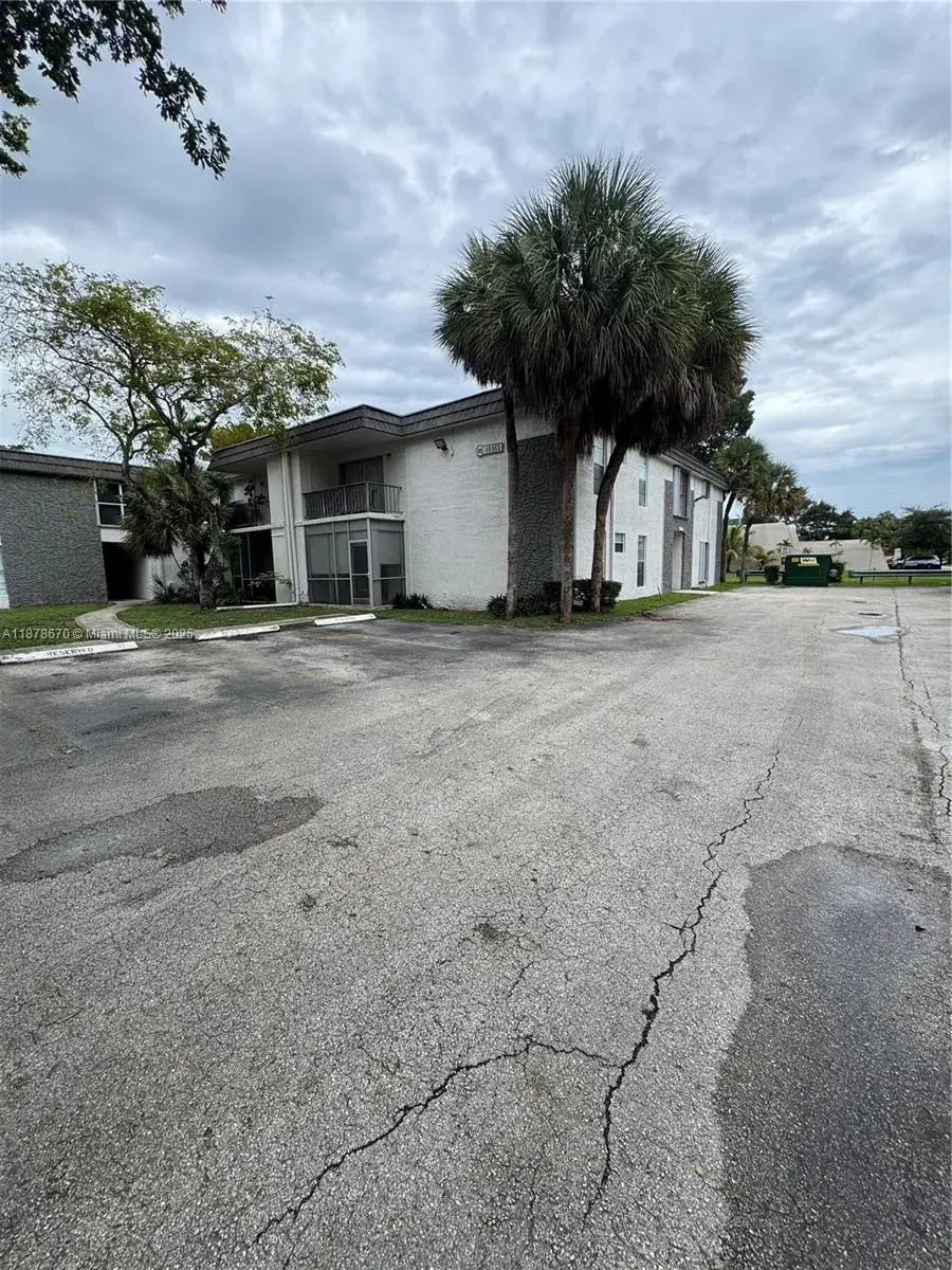 1 bedroom 1 bath Residential for sale at 10353 N Kendall Dr, Miami FL 33176