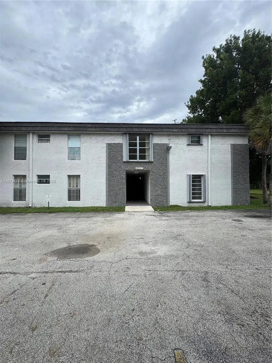 10353 N Kendall Dr, Miami FL 33176