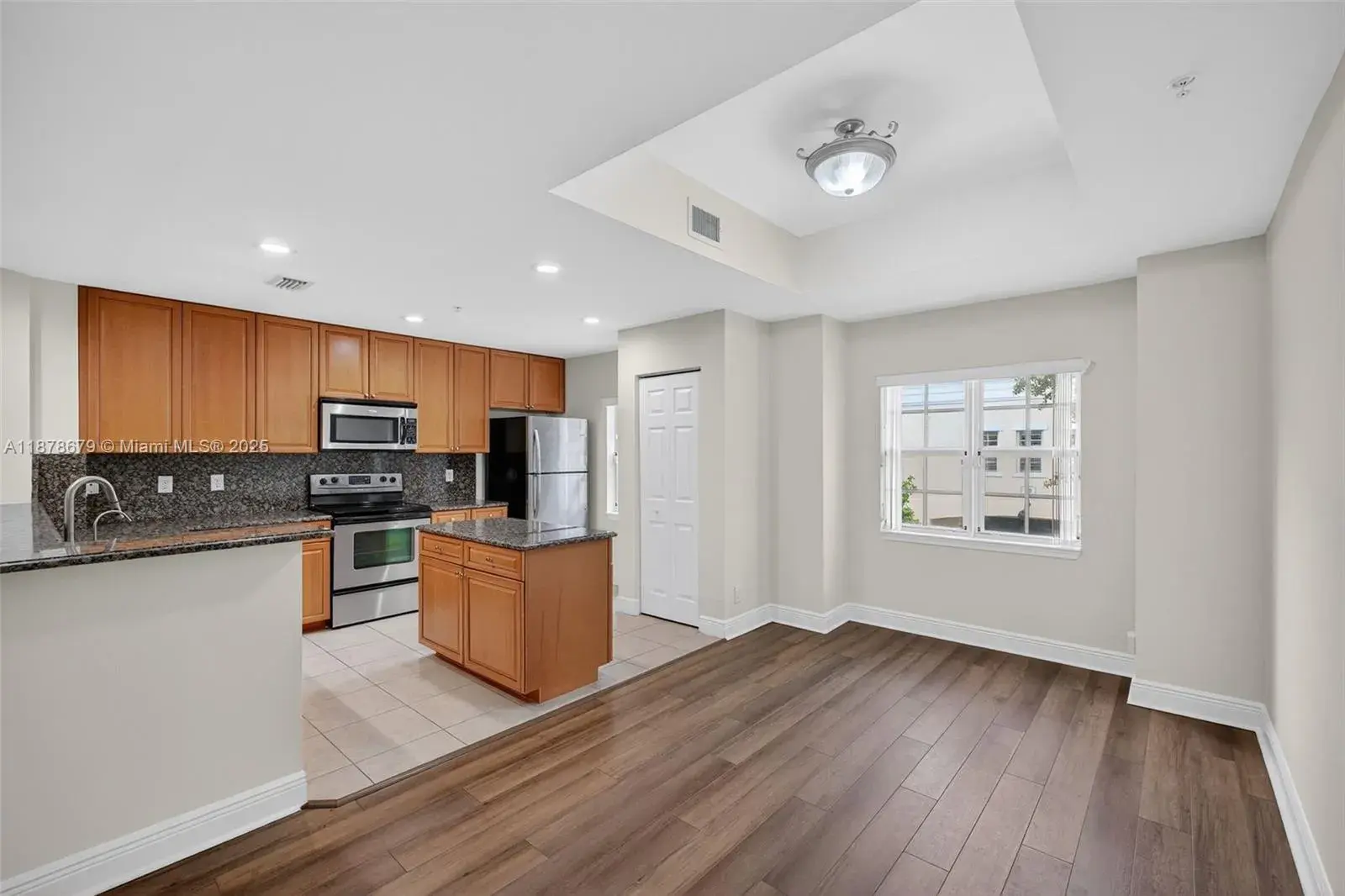 617 SW 1st Ave, Pompano Beach FL 33060