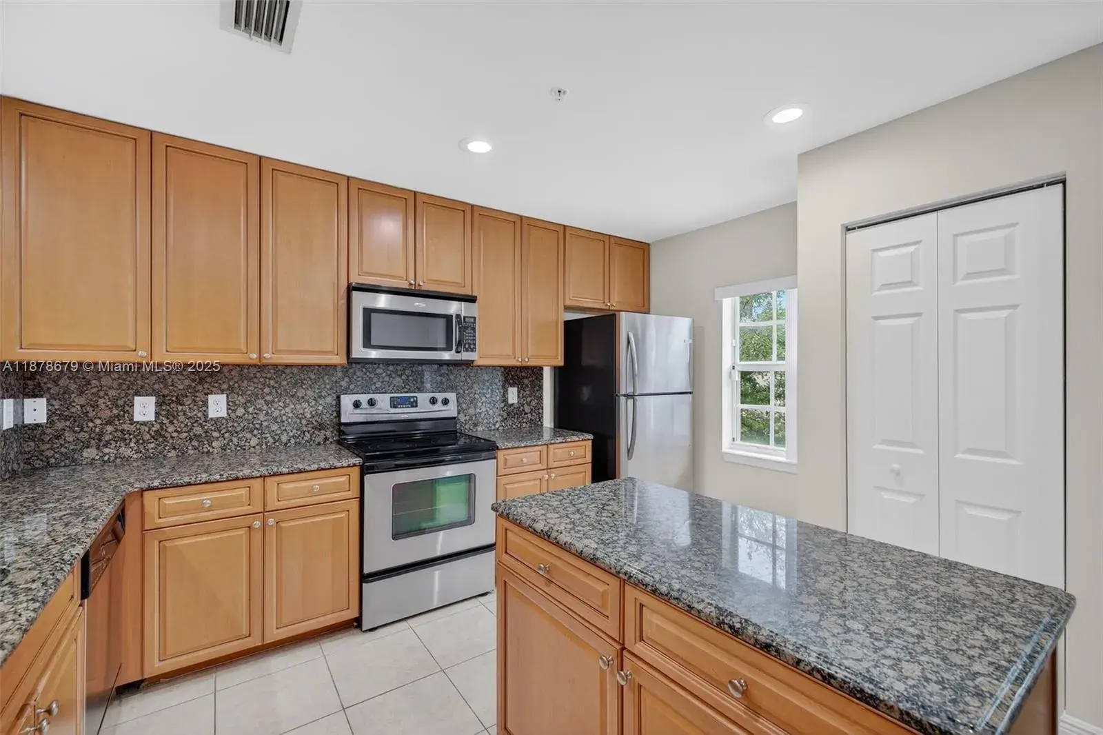 617 SW 1st Ave, Pompano Beach FL 33060