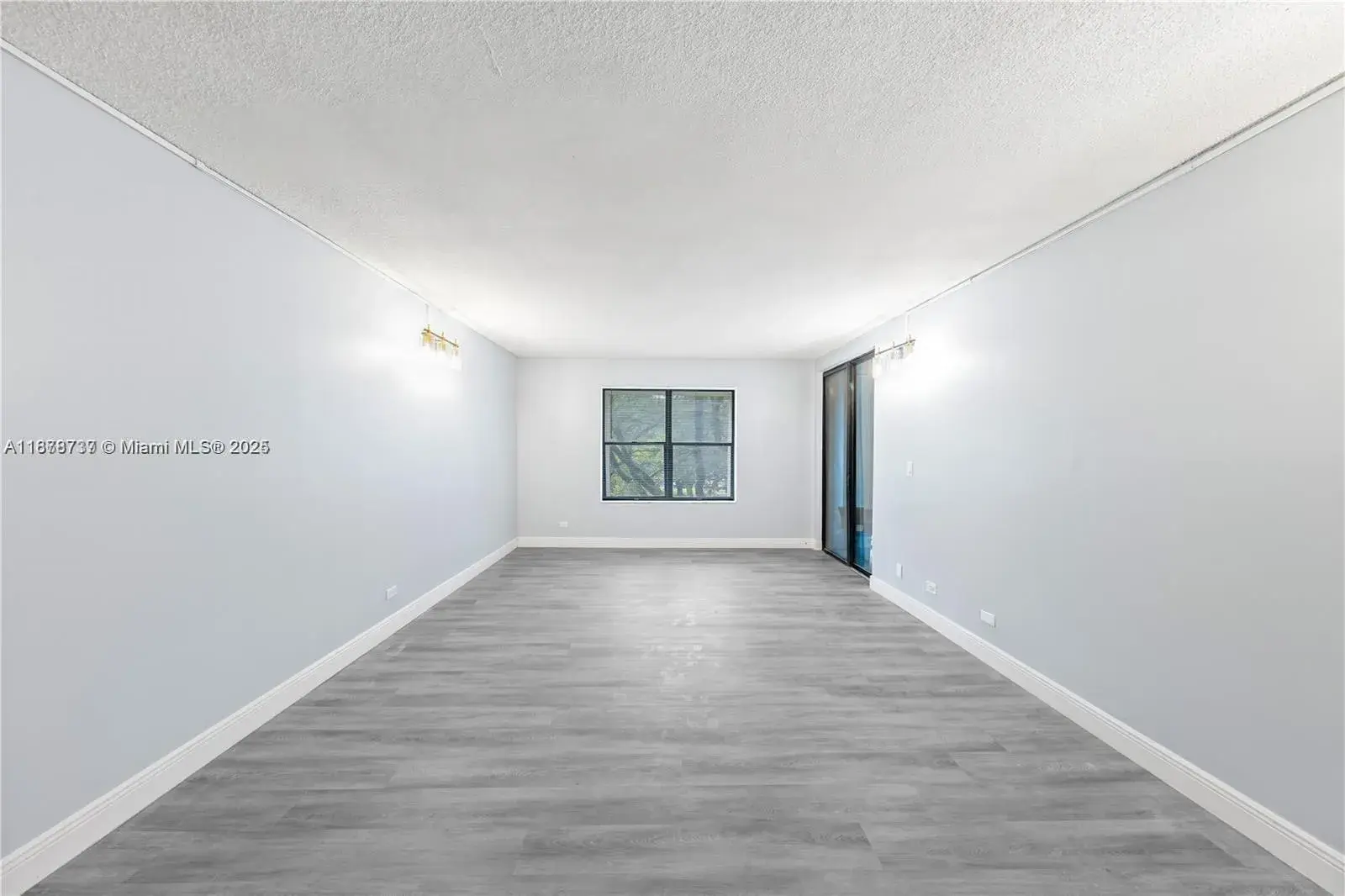 3680 Inverrary Dr # 3J, Lauderhill FL 33319