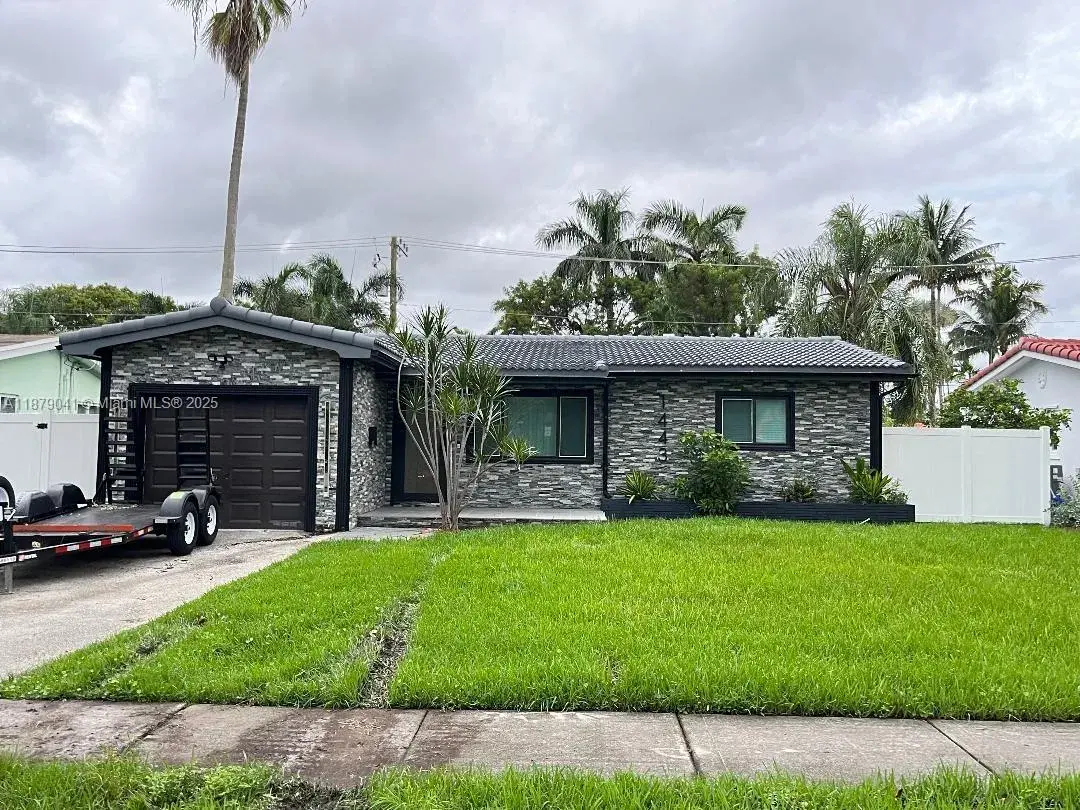3 bedroom 2 bath Residential Lease for rent at 1443 Harding St # 0, Hollywood FL 33020