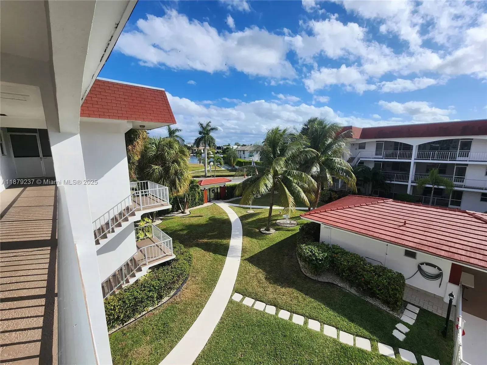 580 Egret Dr # 322, Hallandale Beach FL 33009