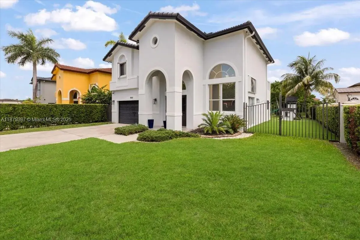 15931 SW 61st Ln, Miami FL 33193
