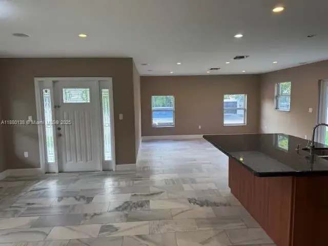 200 NE 44th St, Miami FL 33137
