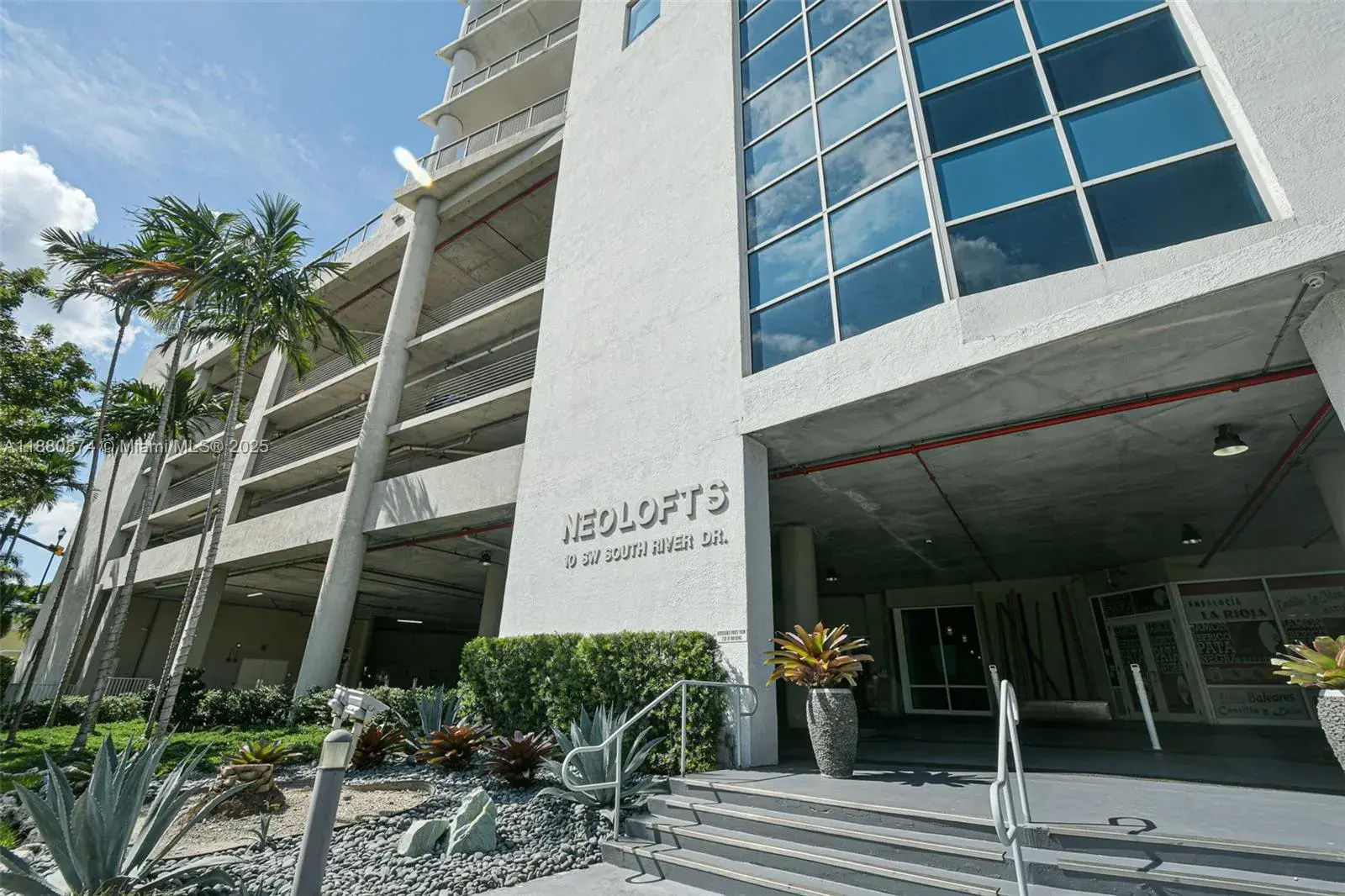 2 bedroom 2 bath Residential for sale at 10 SW South River Dr # 1704, Miami FL 33130